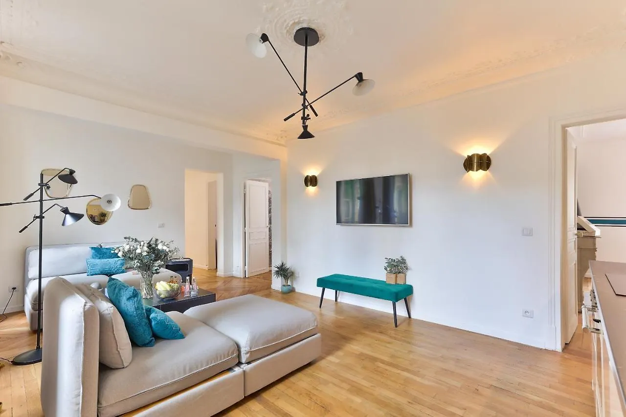 99 - Urban Fabulous 6 Bedrooms Apartment *