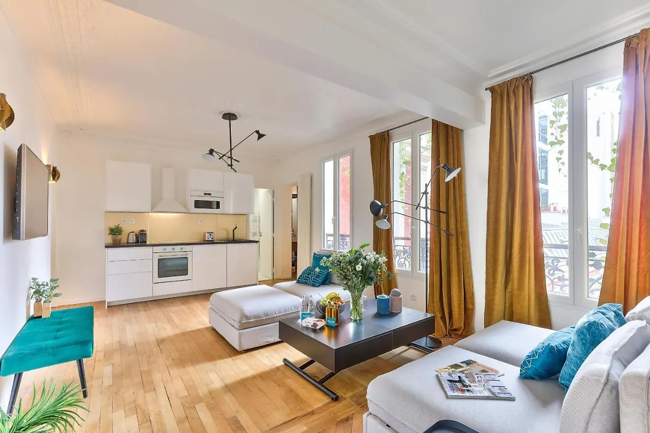 99 - Urban Fabulous 6 Bedrooms Paris
